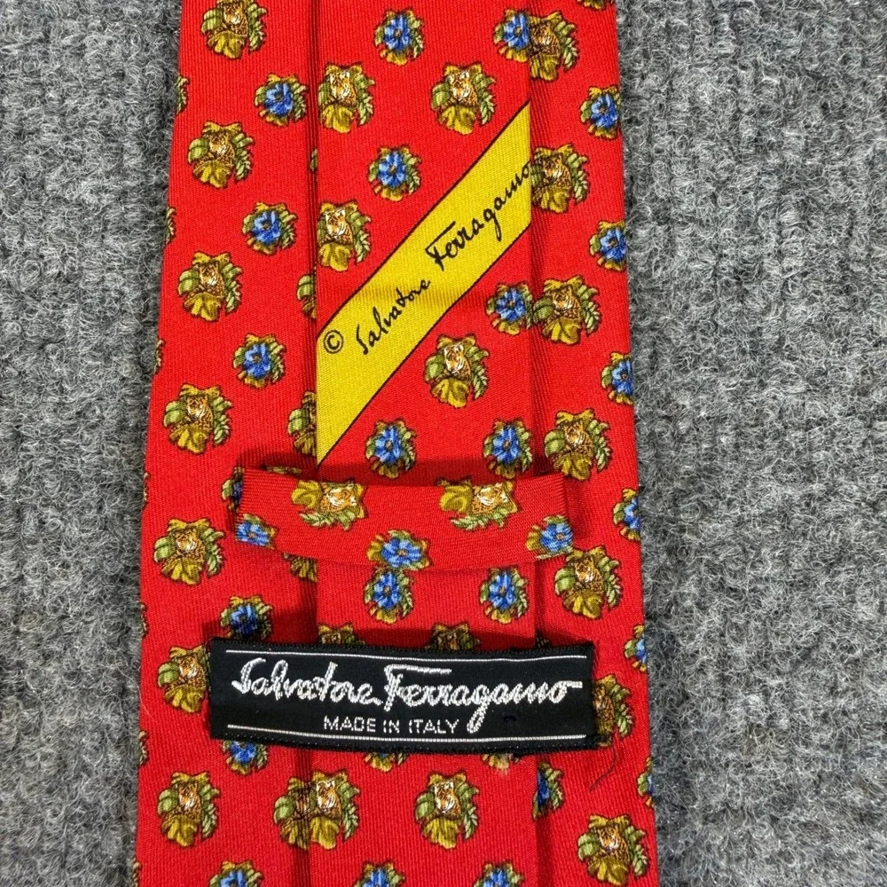 Salvatore Ferragamo Mens Silk Tie Red Tiger Floral Pattern Made in Italy #3383